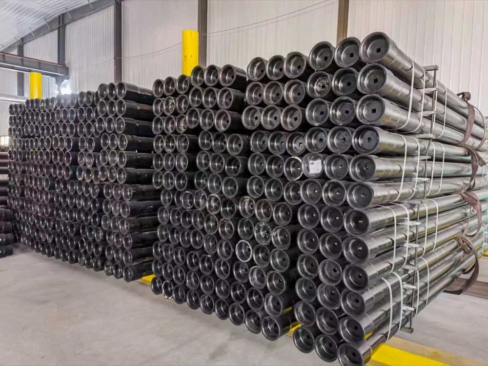 Труба бурильная с замковыми соединениями на складе Steel-sales